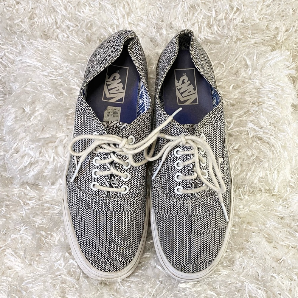 Vans Authentic White and Black Pattern Sneaker Women’s Size 10 #vans